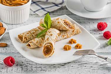 Блины с вареной сгущенкой Блины с вареной сгущенкой